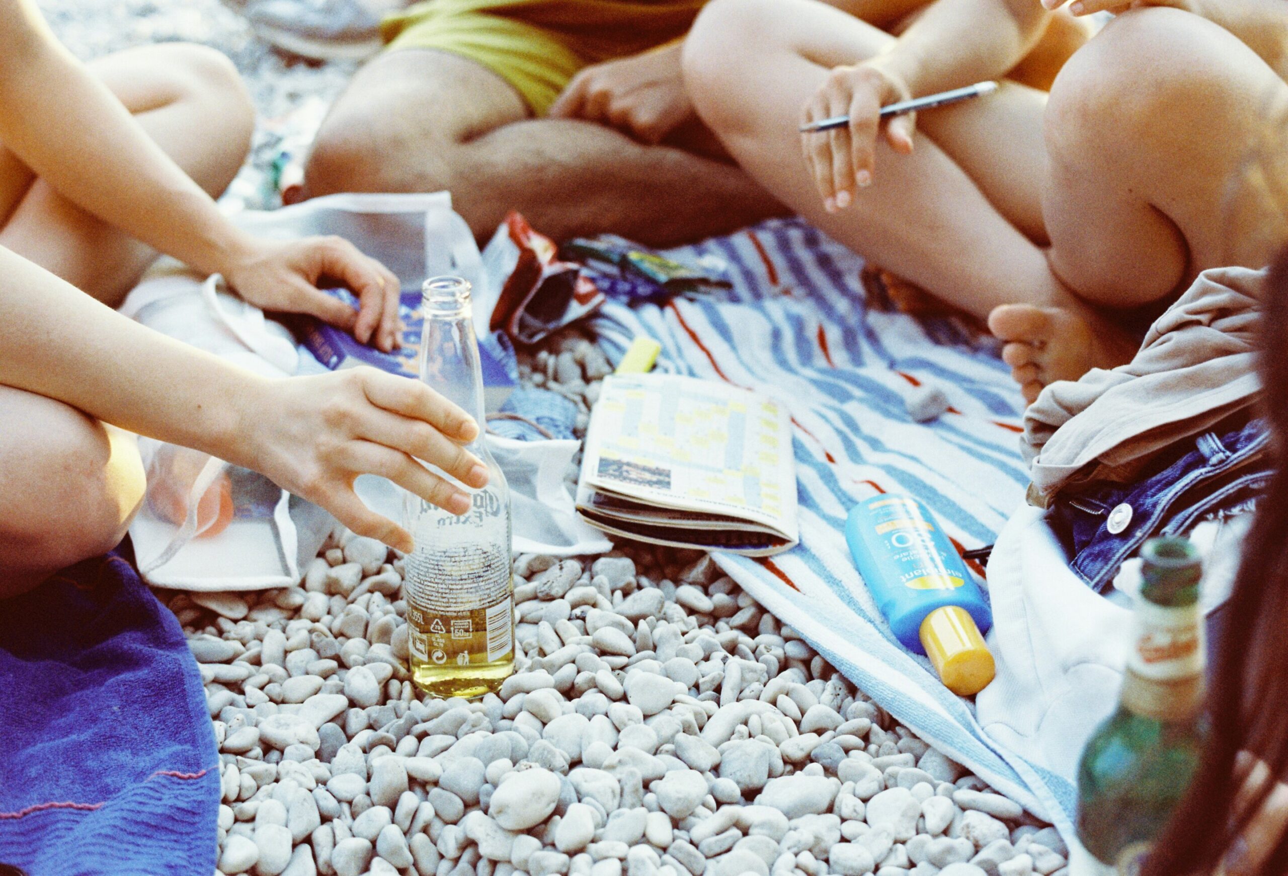 L'étude révèle que la génétique et les traits de personnalité façonnent un risque de consommation adolescente précoce