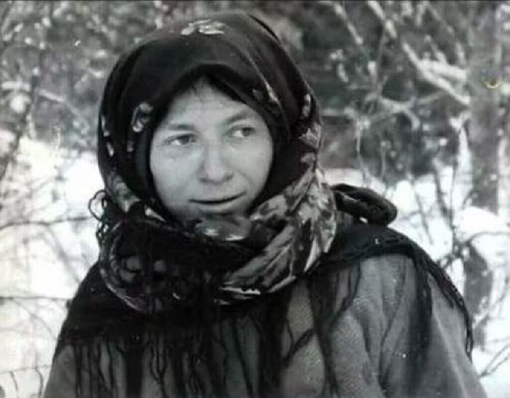Agafia Lykov dans la forêt