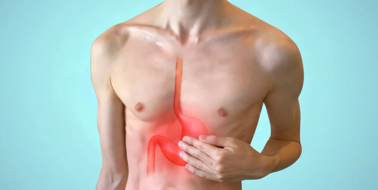 Des brûlures d'estomac fréquentes pourraient aider à dépister les troubles liés à la consommation d'alcool, selon une étude