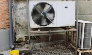 Ne jetez plus l’eau de votre climatisation : ce trésor insoupçonné est plus précieux que vous ne l’imaginez — voici comment l’utiliser