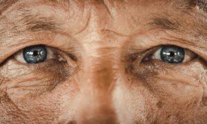 Les yeux qui tremblent peuvent être un signe avant-coureur de maladies graves