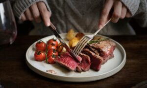 Des chercheurs découvrent que le steak peut protéger contre le cancer