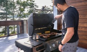 Le jus de pomme rend la viande grillée particulièrement juteuse