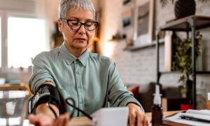 L&rsquo;hypotension n&rsquo;est pas anodine : 7 symptômes à prendre au sérieux