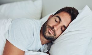 Utilisez l’astuce 4-7-8 pour vous rendormir rapidement