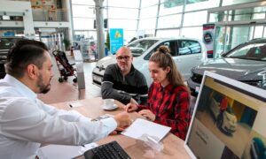 Acheter une voiture en espèces deviendra bientôt beaucoup plus difficile