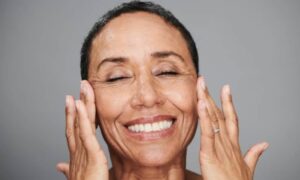 Dermatologue : prenez des précautions tôt, corrigez moins plus tard