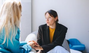 Fini les phrases creuses ! Devenez enfin vraiment sympathique