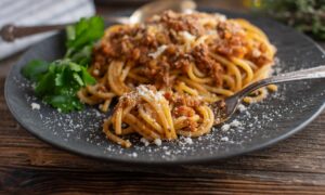 Jamie Oliver montre comment fonctionne la bolognaise au four