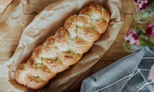 La tresse de levure est encore meilleure avec ces garnitures