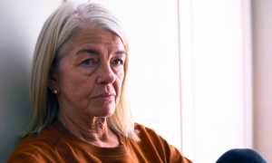 Les enfants de Marlene (70 ans) ne peuvent plus rien faire avec elle "commencer"