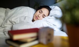 Pour passer une bonne nuit de sommeil, les lumières doivent être éteintes à 1 heure du matin