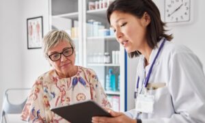 Vous devriez maintenant prendre trois rendez-vous avec votre médecin de famille