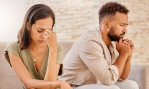 Rester ou partir ? La décision la plus difficile après un abus de confiance