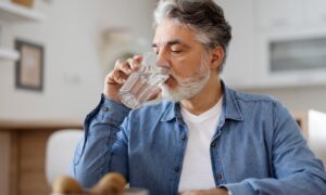 Cinq conseils simples : Comment boire suffisamment d’eau en été