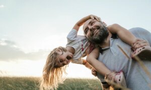 5 caractéristiques de leurs parents qui rendent les enfants forts pour la vie