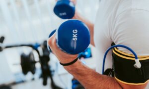 L&rsquo;entraînement BFR développe les muscles même avec peu de poids