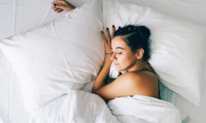 Mieux dormir : ces habitudes alimentaires font souvent la différence