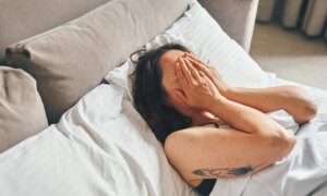Si tu ne dors pas bien à 50 ans, tu seras de mauvaise humeur à 59 ans
