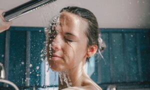 Une douche froide le matin est bonne pour le corps et l&rsquo;humeur