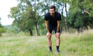 La vitesse, la respiration et l&rsquo;estomac aident avec les points de côté