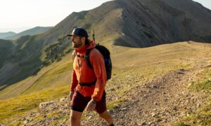 Le rucking renforce mieux le corps et l’esprit que la marche régulière