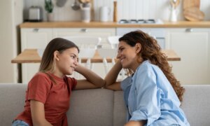 Quelles questions les parents posent-ils pour faire parler leur enfant ?