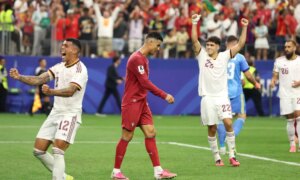 Soudain, chaque ride compte et même les professionnels du football les lissent discrètement.