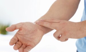 À partir de 60 ans, vous devez vérifier votre fréquence cardiaque au repos chaque semaine