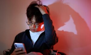 La violence sexuelle contre les enfants reste souvent invisible en ligne