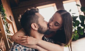 Quand tu rentres à la maison aujourd&rsquo;hui, ne te contentes pas de dire « Bonjour »