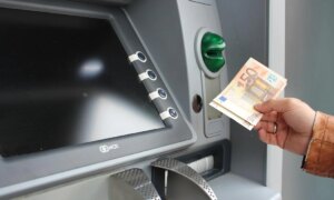 Déposer de l’argent : même de petits montants soulèvent des questions