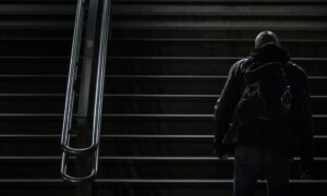 Un psychologue légiste révèle avec quelles femmes criminelles sortent ensemble