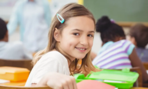 Les parents peuvent aider leurs enfants à apprendre l&rsquo;amitié