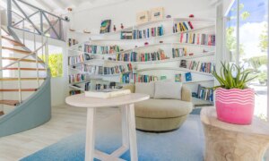 Pourquoi les bibliothèques d&rsquo;hôtel deviennent désormais une tendance bien-être
