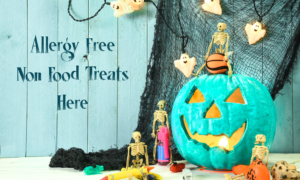 Optez pour le bleu sarcelle pour inclure les enfants allergiques cet Halloween