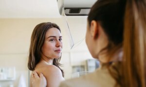 Des fonds permettront bientôt de financer le dépistage du cancer chez les femmes cinq ans plus tôt