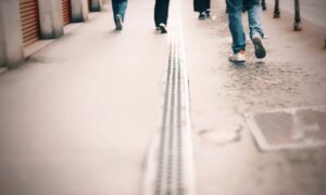 Éloignez-vous du trottoir pour protéger le cœur